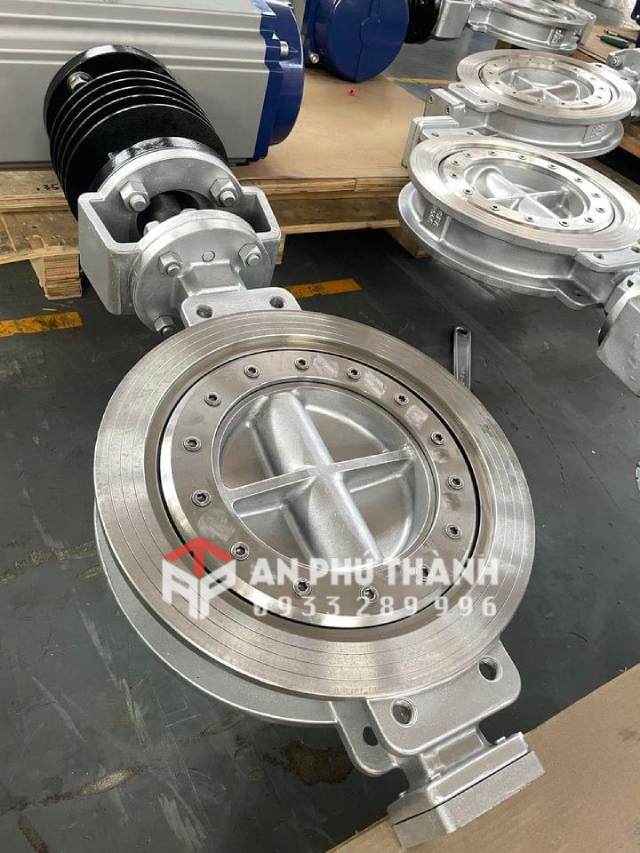 van bướm inox điều khiển khí nén