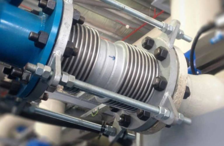 Khớp nối giãn nở Inox thường được ứng dụng trong nhà máy hóa chất